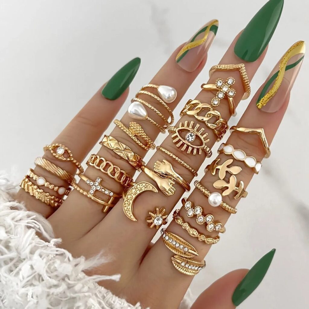 Rym Kryptonity rings are <strong>Made of premium stainless steel</strong>, so won’t tarnish! Create your own Kryptonity jewelry combinations to create your style and enrich your Outfits! Available in <strong>Gold / Silver</strong>. <strong>23 iteams</strong> Don’t hesitate to tag us on Instagram to show us your beautiful outfits! <strong>@kryptonity-official</strong>