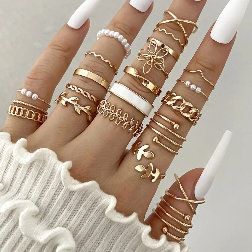 Helena Kryptonity rings are <strong>Made of premium stainless steel</strong>, so won’t tarnish! Create your own Kryptonity jewelry combinations to create your style and enrich your Outfits! Available in <strong>Gold / Silver</strong>. <strong>22 iteams</strong> Don’t hesitate to tag us on Instagram to show us your beautiful outfits! <strong>@kryptonity-official</strong>
