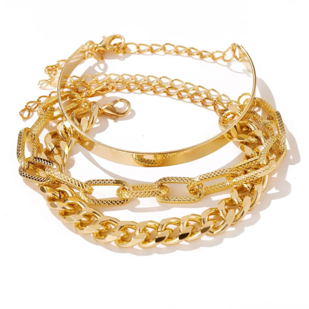 Shanna The bracelet <strong>Shanna</strong> is composed of 3 separate bracelets, instantly completing your outfit and making it extra playful. Match the bracelets with all your other favorite accessories and create a unique Fairy-tale of your own. <ul> <li aria-level="1">Made of <strong>premium-quality</strong> stainless Steel, it won't tarnish!</li> </ul> <ul> <li aria-level="1">The bracelet is 16.5 cm long and <strong>adjustable</strong> over 3 cm.</li> </ul>  