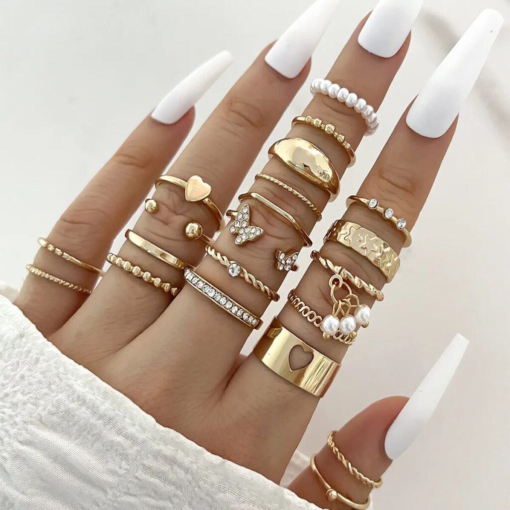 Flo Kryptonity rings are <strong>Made of premium stainless steel</strong>, so won’t tarnish! Create your own Kryptonity jewelry combinations to create your style and enrich your Outfits! Available in <strong>Gold</strong>. <strong>5 iteams</strong> Don’t hesitate to tag us on Instagram to show us your beautiful outfits! <strong>@kryptonity-official</strong>